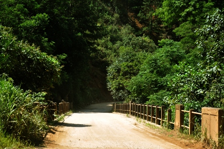 Ponte sobre o rio Açungui, na Estrada do Cerne