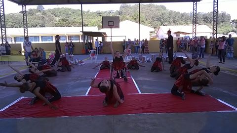 Apresentacao de danca no Cmei Maria da Luz Rossa